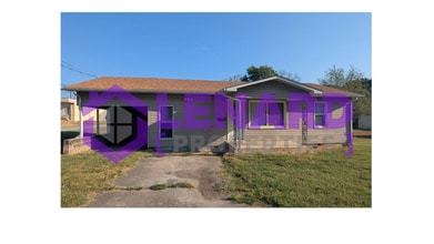 Building Photo - 723 E College St