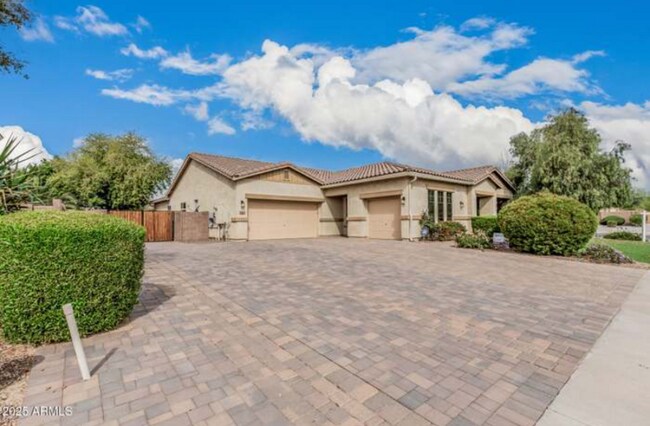Foto del edificio - 4318 N 180th Dr
