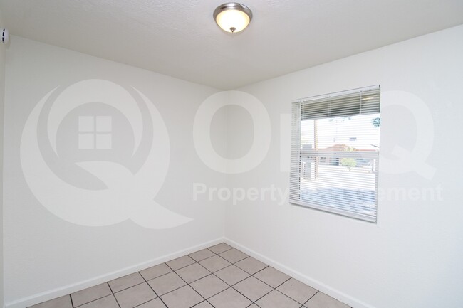 Building Photo - 2926 W McKinley St