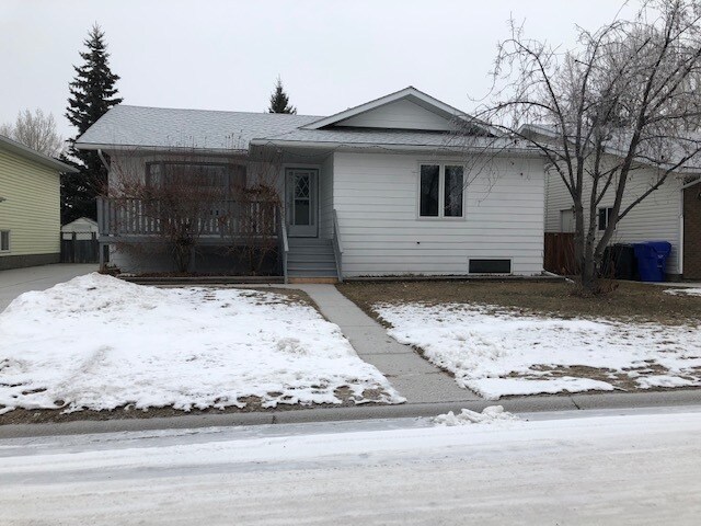 Photo du bâtiment - 5 Bed 2.5 Bath Unit in Olds, AB