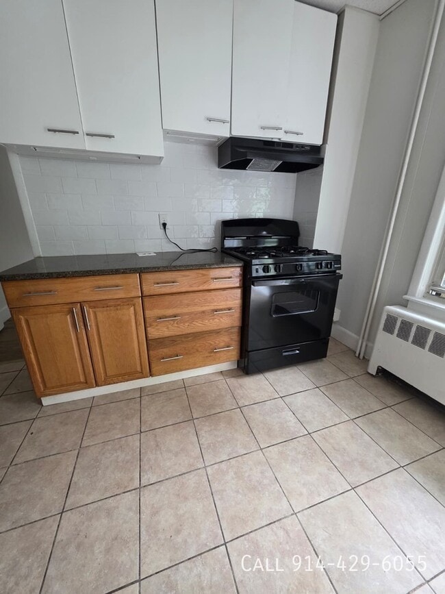 Building Photo - 143 Voss Ave