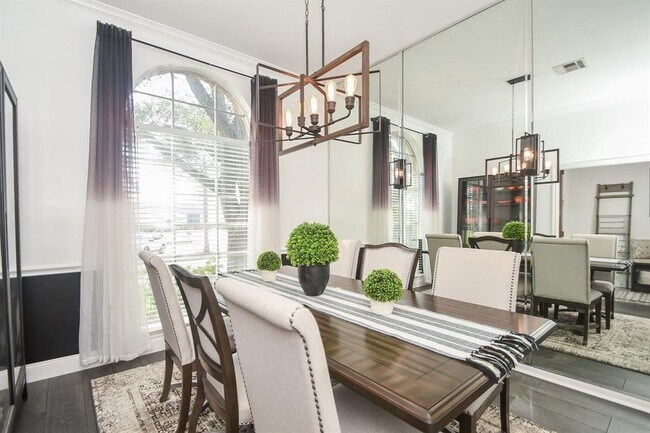 Foto del edificio - 341 Fox Briar Ln