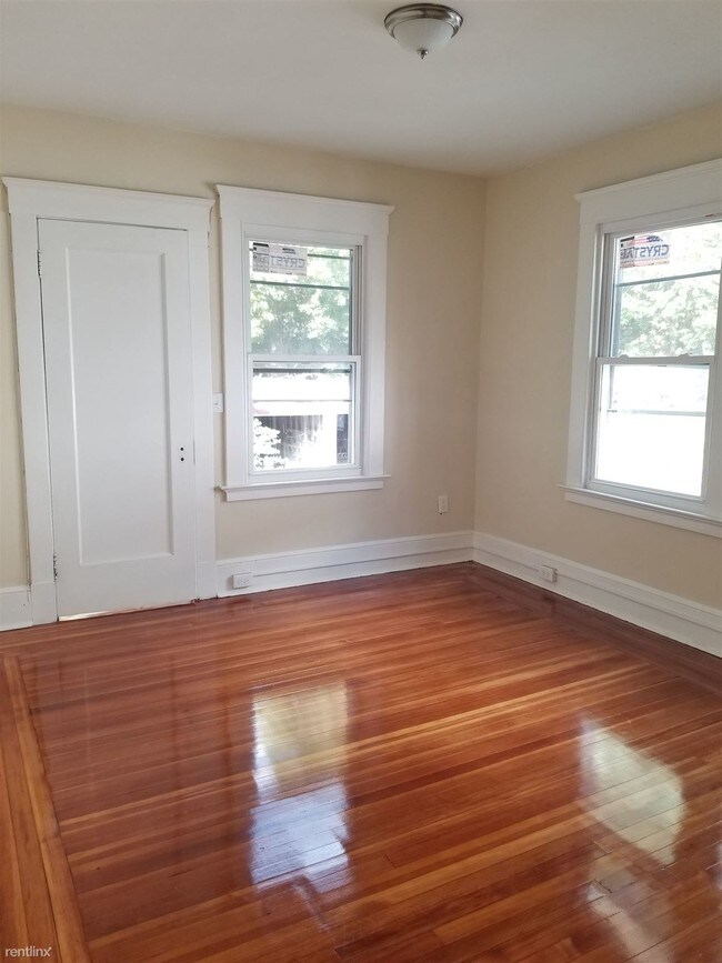 Foto del edificio - 2 br, 1 bath  - 390 Ellsworth Ave 3rd