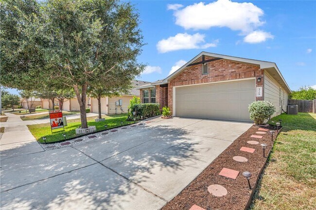 Foto del edificio - 5708 Nelson Oaks Dr