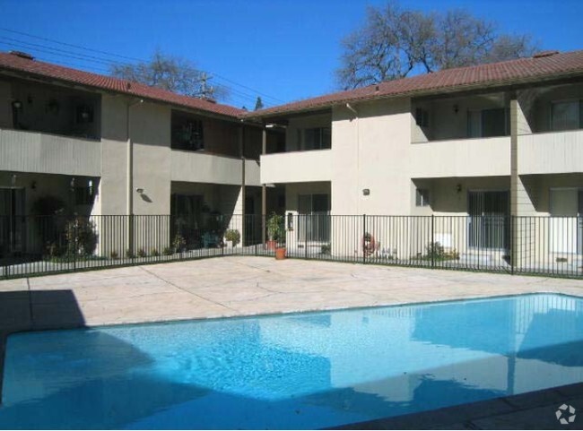 Building Photo - Laurel Glen Townhouse Apartments