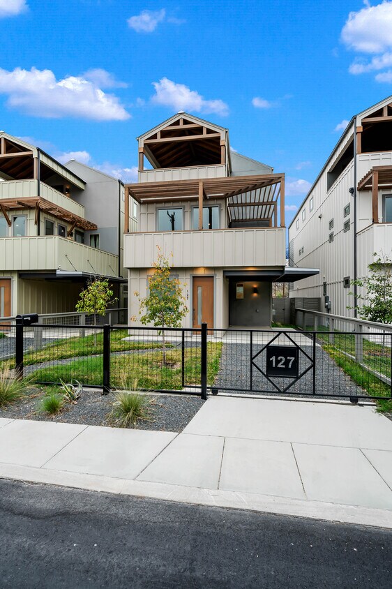 Primary Photo - 127 E Fest St