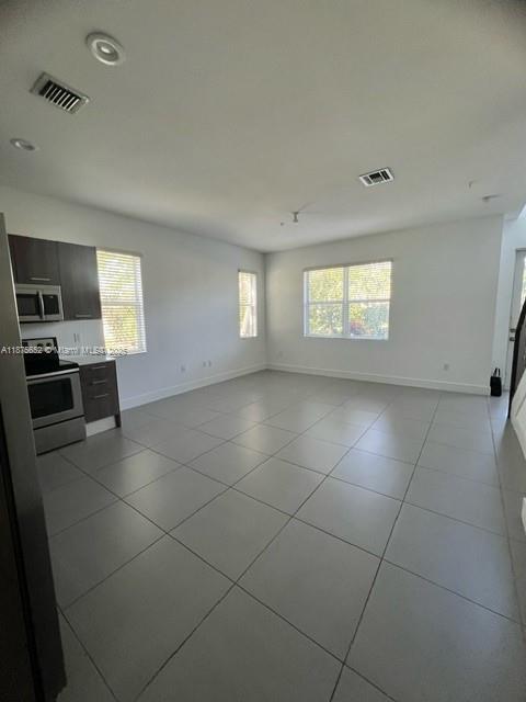 Building Photo - 440 NE 35th Ct
