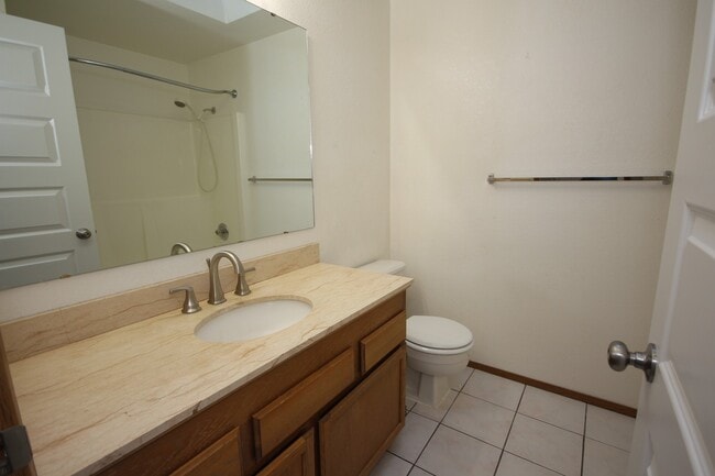 Building Photo - Wonderful split entry home! 4 bedrooms - 3...