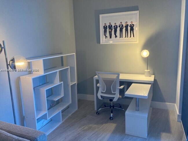 Foto del edificio - 121 NE 34th St