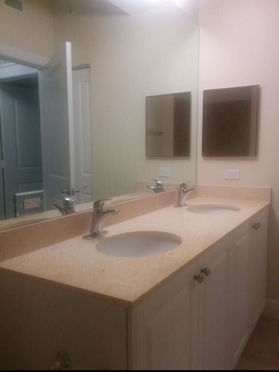 Foto del edificio - 1690 Renaissance Commons Blvd
