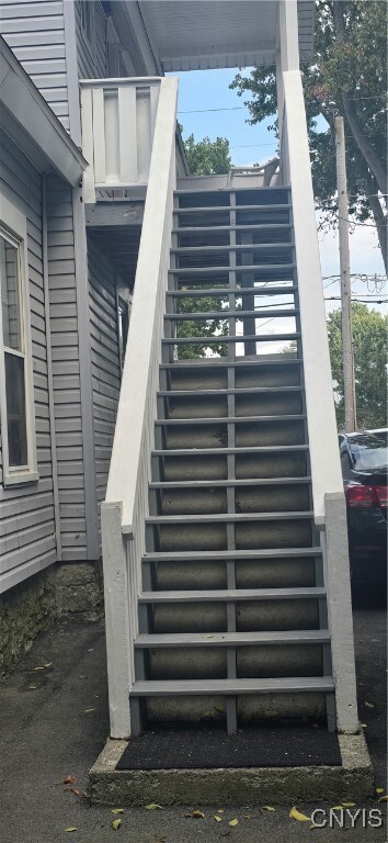 Building Photo - 644 Emerson St