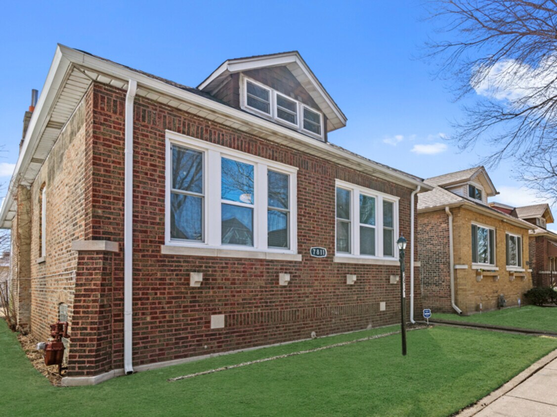 Primary Photo - 7811 S Kimbark Ave