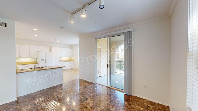 Foto del edificio - Beautiful 2 Bedroom/2.5 Bathroom Townhome ...