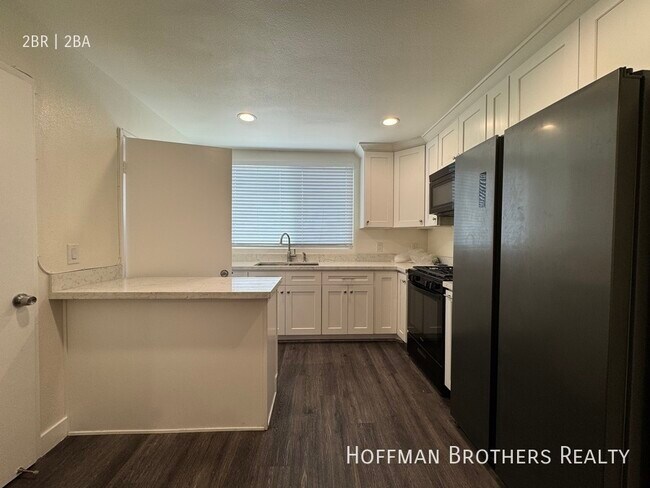 Building Photo - 619 N Kingsley Dr