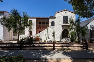 Building Photo - 1221 S Sycamore Ave