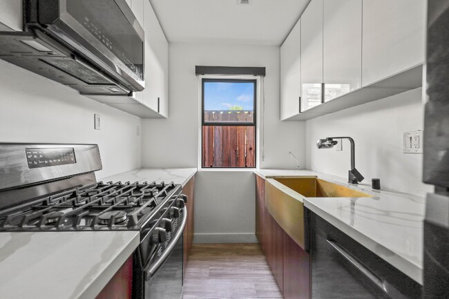 Foto del edificio - 2814 Sichel St