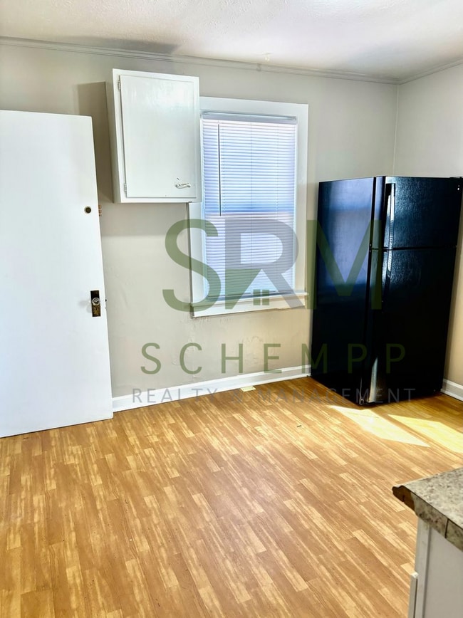 Spacious 2 bedroom home near Churchill Downs- Section 8 accepted - Spacious 2 bedroom home near Churchill Downs- Section 8 accepted