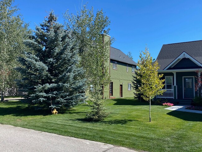 Building Photo - Charming 1 Bedroom 1 Bath Detached Garage Apartment in Driggs