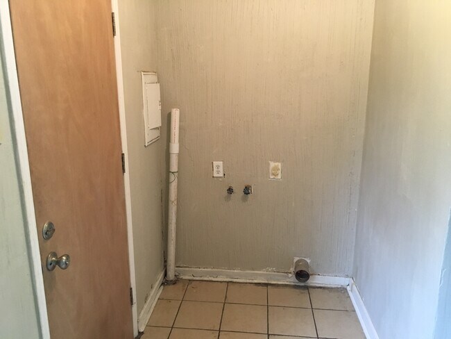 Laundry Nook. - 2011 Magnolia Drive
