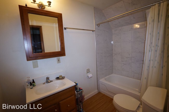 Building Photo - 1342 Jenifer St