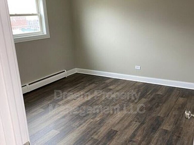 Foto del edificio - 8139 Ogden Ave