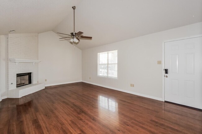 Foto del edificio - 4680 Tumblebrook Cove