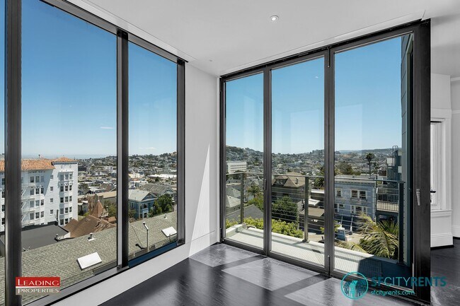 Foto del edificio - Noe Valley: Top Floor Condo w/ City Views, Garage Parking & W/D in unit