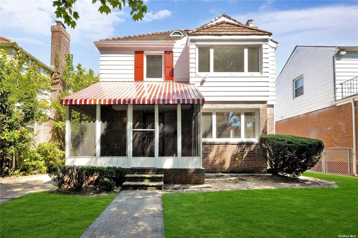 Primary Photo - 75-43 192nd St