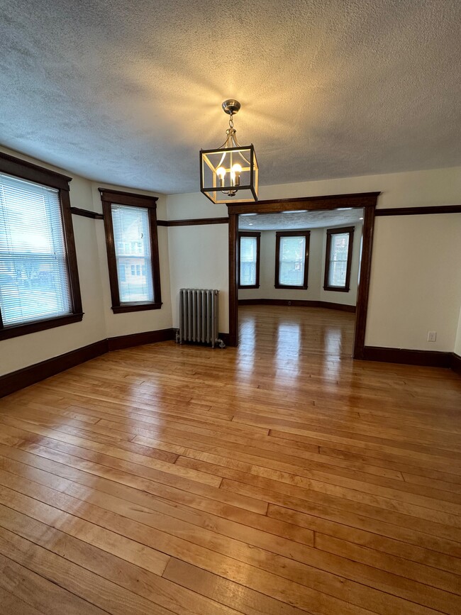 Building Photo - 65 Almont St