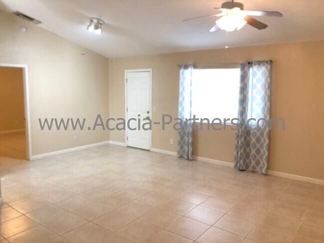 Foto del edificio - Three Bedroom/Two Bath Home