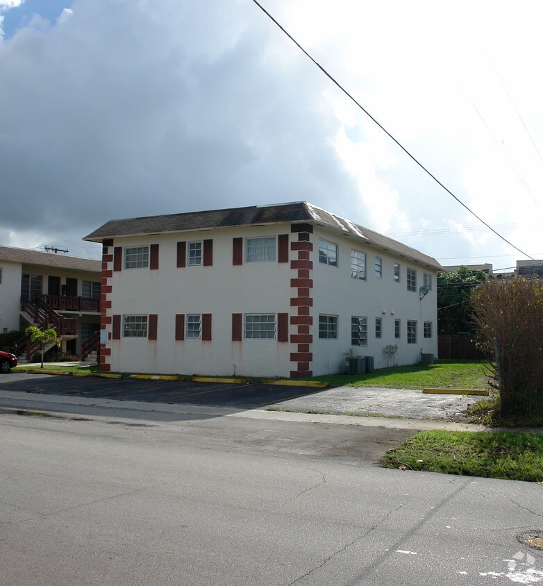 Building Photo - 1660 NW 58th Ter