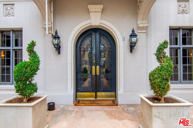 Foto del edificio - 308 N Sycamore Ave