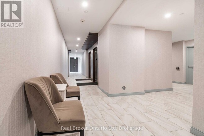 Photo du bâtiment - 80 9th St E