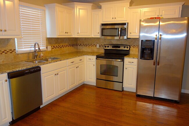 Building Photo - Great Ranch Home with Large Yard
