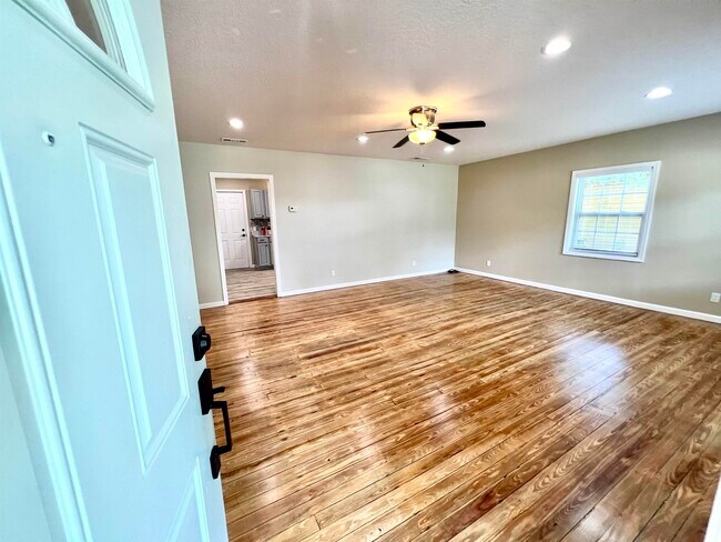 Foto del edificio - 804 W 2nd St