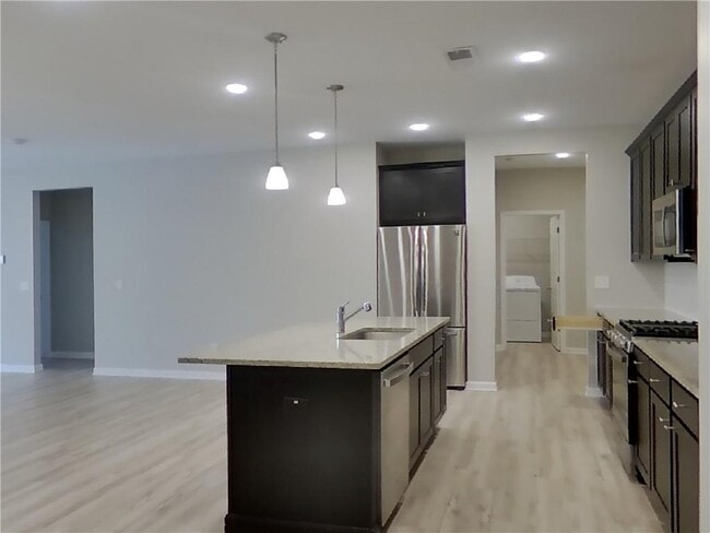 Foto del edificio - 173 Everett Sq