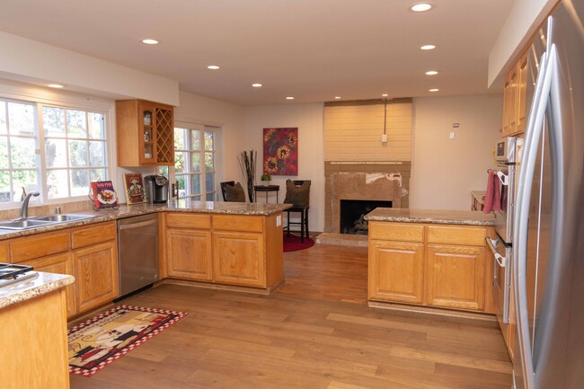 Building Photo - 6011 Annette Cir