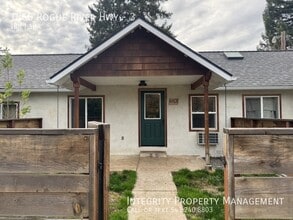 Building Photo - 1860 Rogue River Hwy