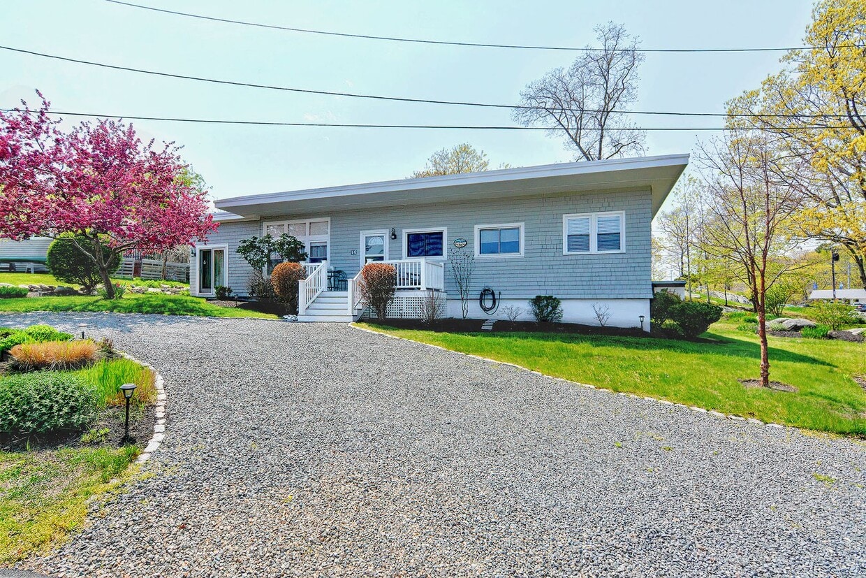 Primary Photo - WINTER RENTAL: Two Beaches Cottage