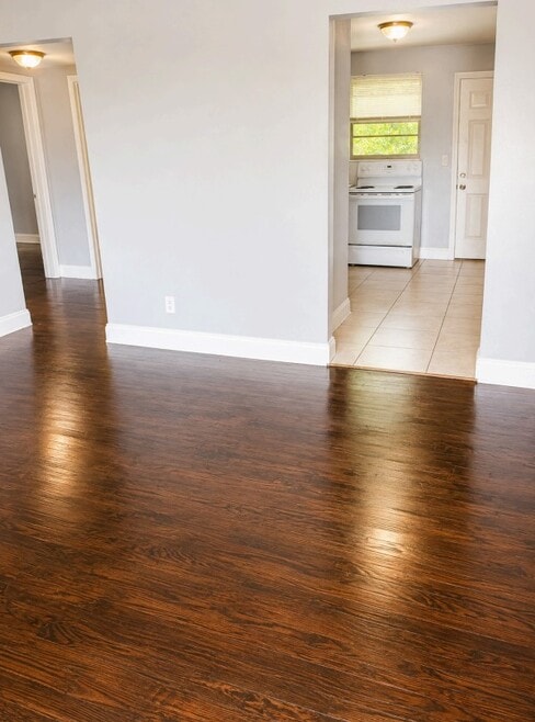 Building Photo - Palafox Gardens-RENT SPECIALS