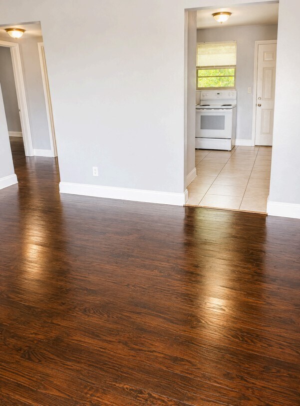 Building Photo - Palafox Gardens-RENT SPECIALS