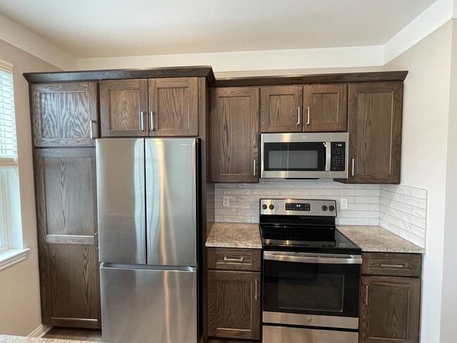 Building Photo - Shelby Township - 3 Bedroom, 2 Bath, End-Unit condo style w/Att Garage