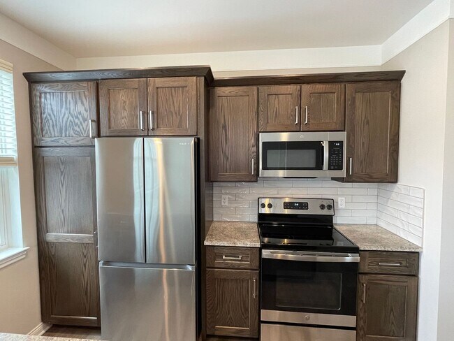 Foto del edificio - Shelby Township - 3 Bedroom, 2 Bath, End-Unit condo style w/Att Garage