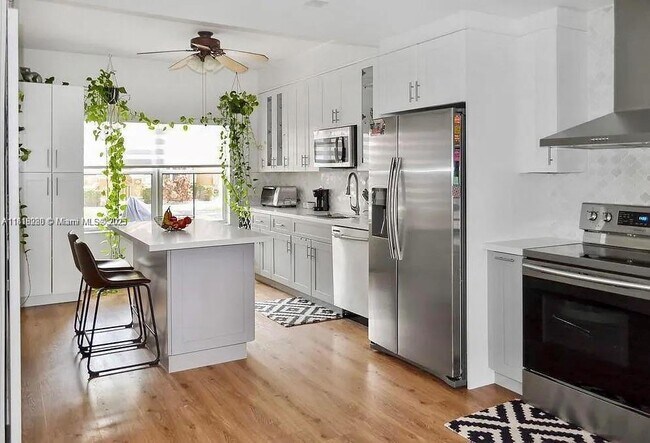 Foto del edificio - 8450 NW 138th Terrace