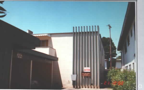 Building Photo - 515 S Willard Ave