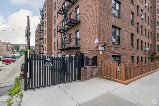 Foto del edificio - 6615 Wetherole St