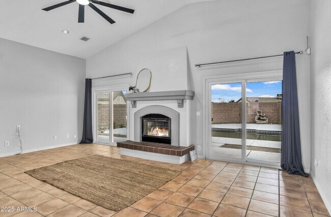 Foto del edificio - 15482 S Sequoia Cir