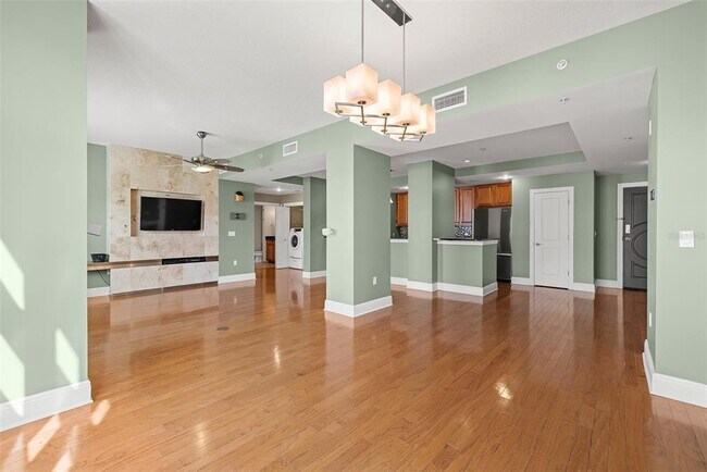 Foto del edificio - 1227 E Madison St