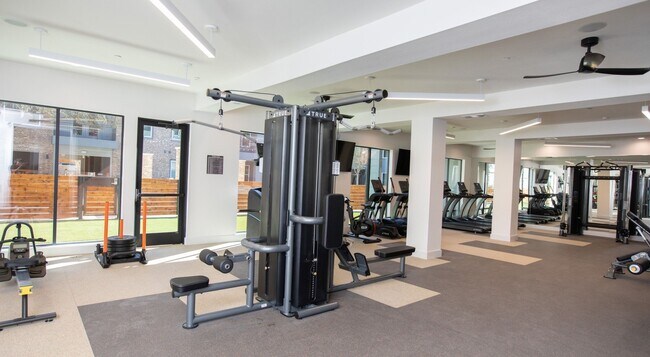 Foto del edificio - 11111 Nexus Ave.