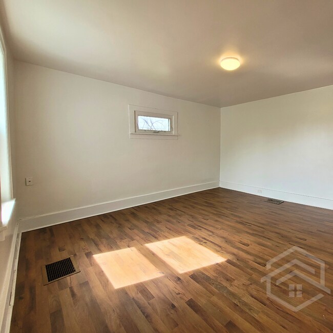 Building Photo - 2Bedroom House in St. Thomas!!